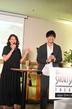 左からLiLiCo、鈴木伸之。