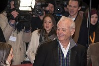 笑顔を見せるビル・マーレイ（右）。