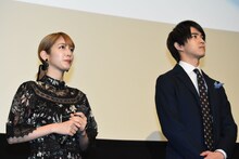 左から松田るか、甲斐翔真。