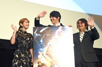 左から松田るか、甲斐翔真、鈴村展弘。