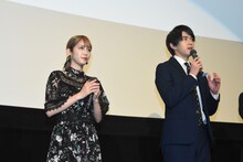 左から松田るか、甲斐翔真。