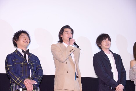 左から前野朋哉、柳俊太郎、林遣都。