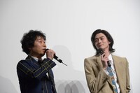 左から前野朋哉、柳俊太郎。