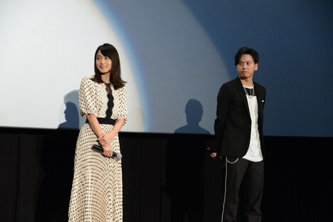 左から深川麻衣、山下健二郎。