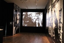 東京・東京ステーションギャラリーで開催された「追悼特別展 高倉健」の様子。