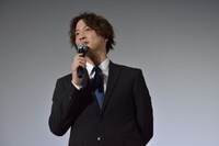 観客へ“面接”を実施する渡部秀。