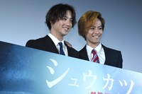 左から渡部秀、戸谷公人。