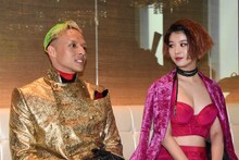 左から満島真之介、馬場ふみか。