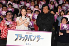 「ブラックパンサー」日本語吹替版完成披露試写会の様子。左から百田夏菜子（ももいろクローバーZ）、藤岡弘、。