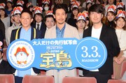 「映画ドラえもん のび太の宝島」“大人だけの先行試写会”の様子。左から高橋茂雄、大泉洋、川村元気。