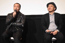 左から音尾琢真、白石和彌。