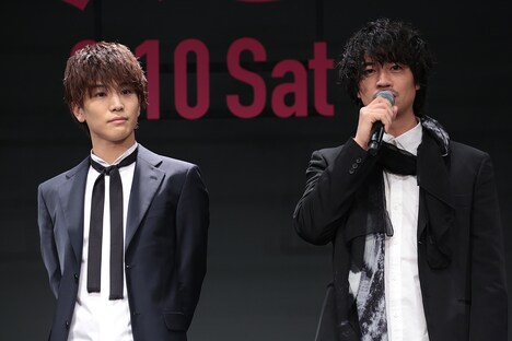 左から岩田剛典、斎藤工。