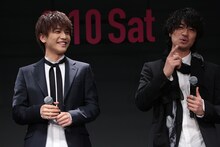 左から岩田剛典、斎藤工。