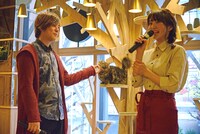 「猫カフェ」製作発表記者会見の様子。左から沖田光、久保ユリカ。