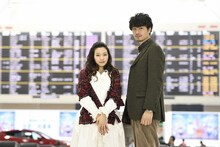 「探偵物語」より、辻山秀一役の斎藤工（右）と新井直美役の二階堂ふみ（左）。