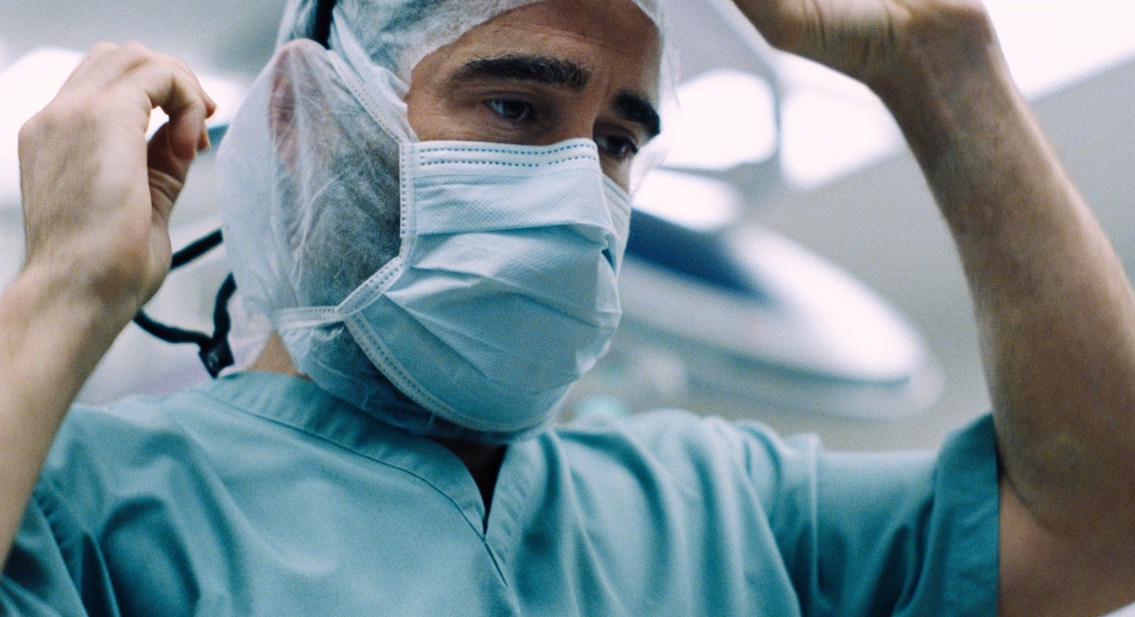 心臓外科医と少年の謎めいた関係…「聖なる鹿殺し」本編映像