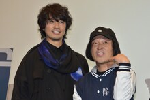 左から齊藤工、永野。