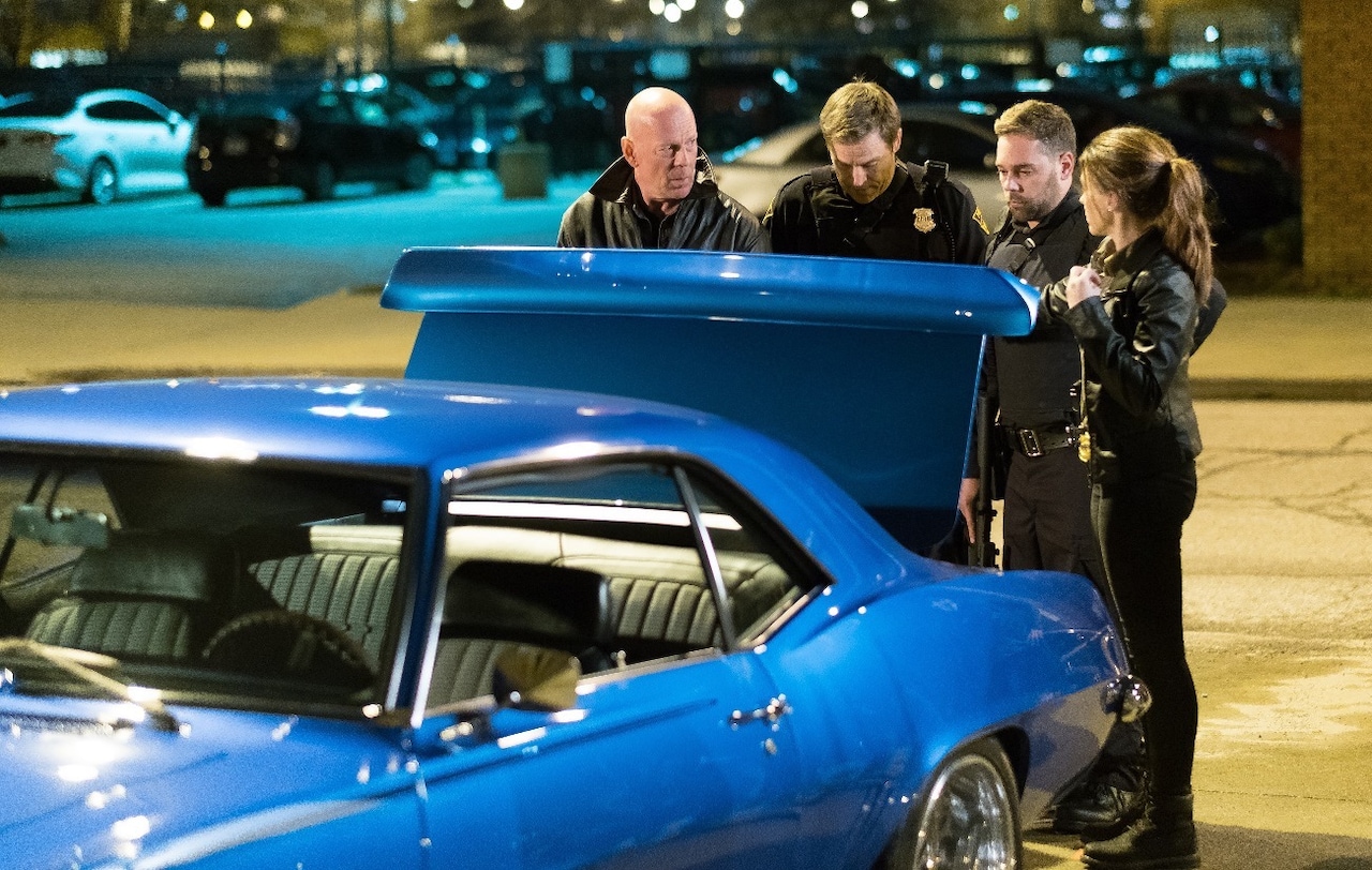 人身売買組織から人質を救い出せ！ブルース・ウィリス出演アクションの予告編