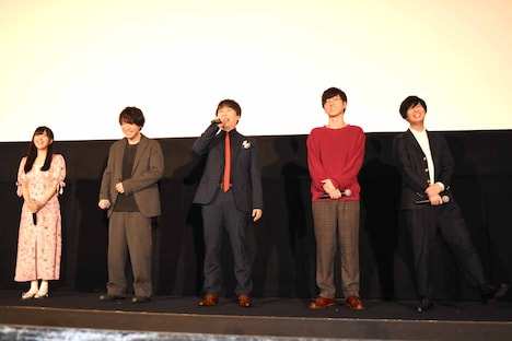 左から茅野愛衣、鈴村健一、関智一、櫻井孝宏、斉藤壮馬。