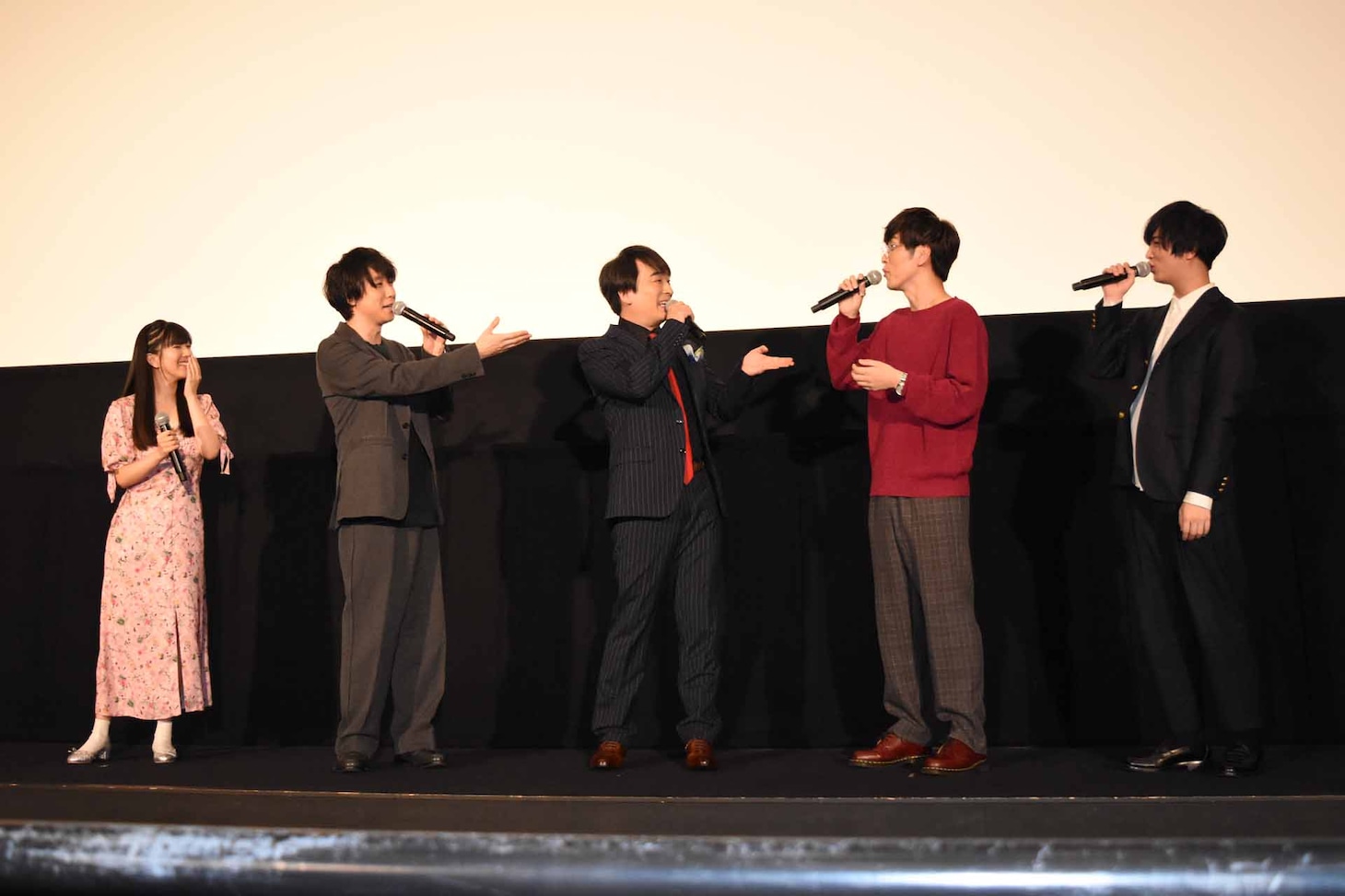 左から茅野愛衣、鈴村健一、関智一、櫻井孝宏、斉藤壮馬。