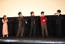 左から茅野愛衣、鈴村健一、関智一、櫻井孝宏、斉藤壮馬。