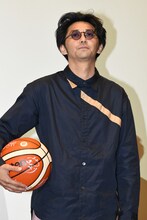 “山なり兄さん”こと村上淳。