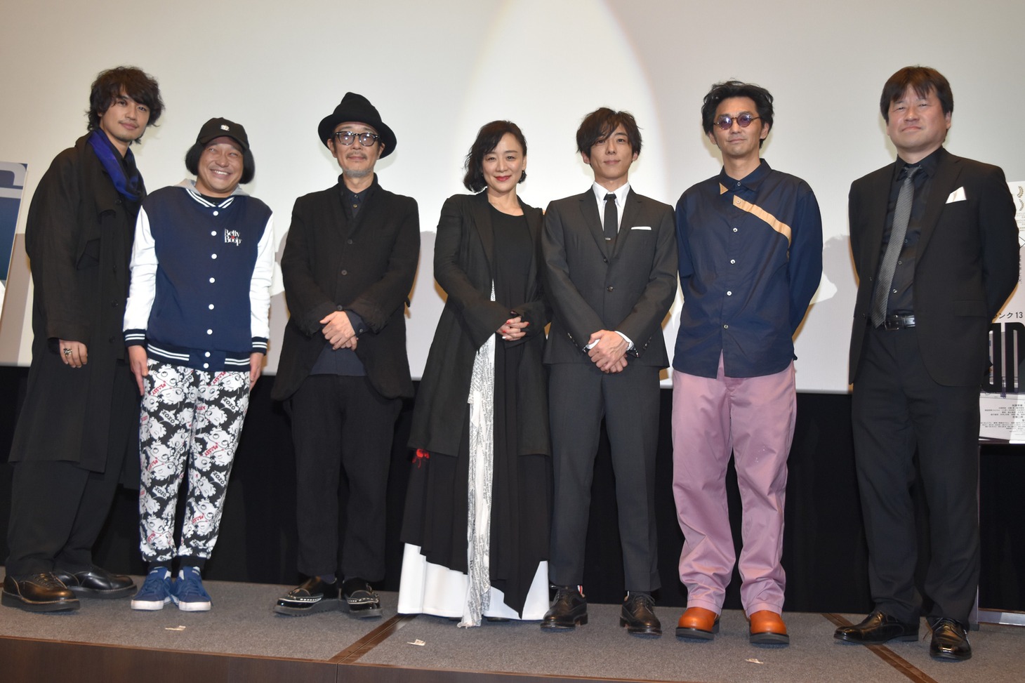 「blank13」舞台挨拶の様子。左から齊藤工、永野、リリー・フランキー、神野三鈴、高橋一生、村上淳、佐藤二朗。