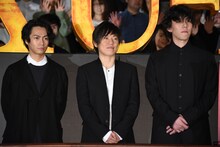 左から武田祐介、桑原彰、野田洋次郎。