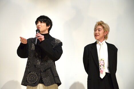 左から前田公輝、吉村界人。