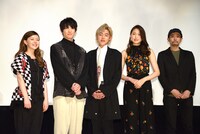 「悪魔」初日舞台挨拶の様子。左から遠藤新菜、前田公輝、吉村界人、大野いと、藤井道人。