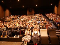 「パンとバスと2度目のハツコイ」ヒット記念舞台挨拶の様子。