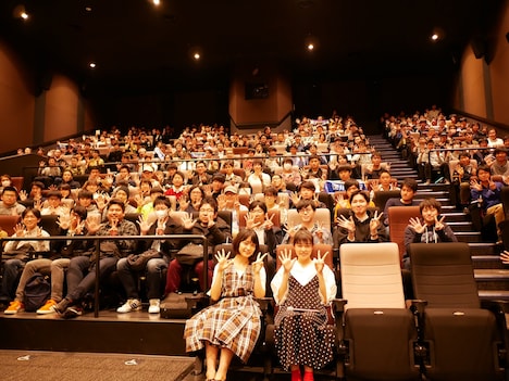 「パンとバスと2度目のハツコイ」ヒット記念舞台挨拶の様子。