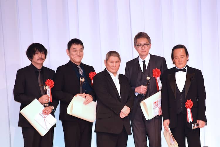 たけしの東スポ映画大賞に松重豊ら アウトレイジ キャスト参加 大杉漣をしのぶ 写真15枚 映画ナタリー