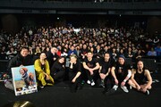 「LIVING NOTES ~映画『生きる街』Showcase Live~」の様子。左から秋山命、榊いずみ、榊英雄、佐津川愛美、夏木マリ、BRAHMAN。