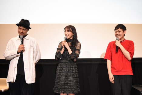 「レオン」公開記念ライブ付き舞台挨拶の様子。