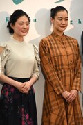 左から北香那、蒼井優。