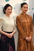 左から北香那、蒼井優。