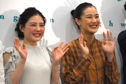 左から北香那、蒼井優。