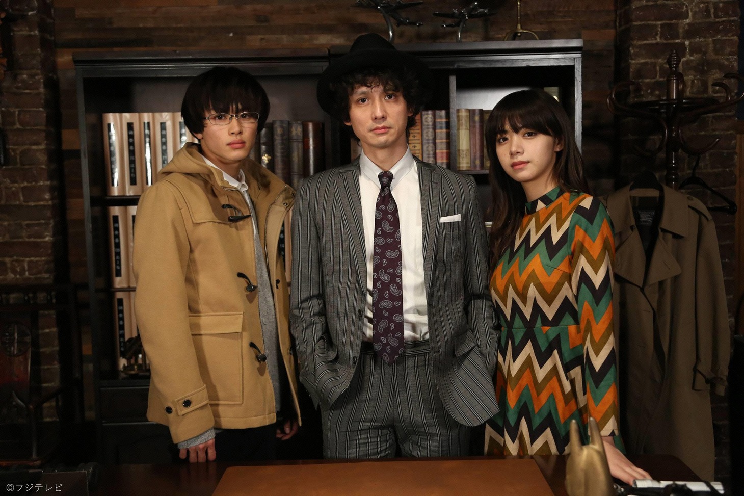 左から草川拓弥（超特急）、安藤政信、池田エライザ。