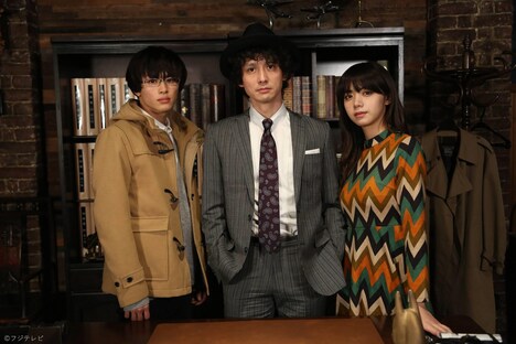 左から草川拓弥（超特急）、安藤政信、池田エライザ。