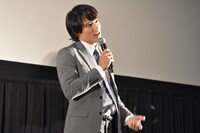 メガネを外した小澤雄太。