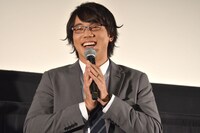 ウルトラゼロアイNEOを持っている観客を見つけて安堵する小澤雄太。