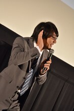 「レイトさーん！」という歓声を受ける小澤雄太。