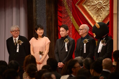 優秀音楽賞の受賞者たち。左から鈴木慶一、富貴晴美、村松崇継、ルドヴィコ・エイナウディ、JIN。