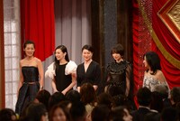 左から尾野真千子、北川景子、夏川結衣、広瀬すず、薬師丸ひろ子。
