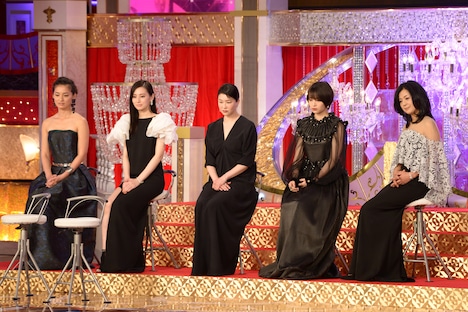 左から尾野真千子、北川景子、夏川結衣、広瀬すず、薬師丸ひろ子。