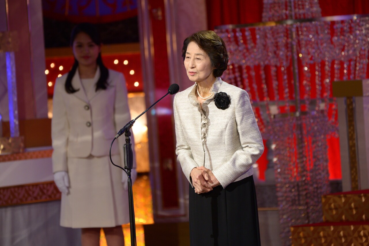 会長功労賞を受賞した香川京子。
