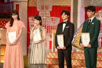新人俳優賞の受賞者たち。左から中条あやみ、浜辺美波、北村匠海、竹内涼真。
