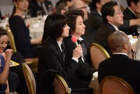 竹内涼真にコメントを送る菅田将暉。