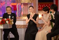 蒼井優（左から2人目）